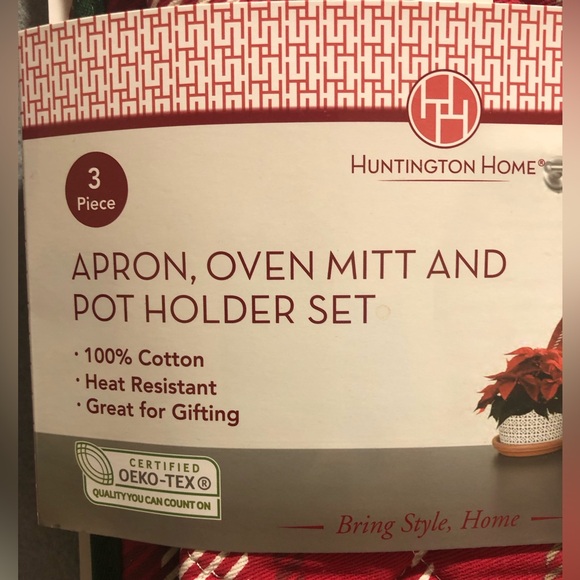 HUNTINGTON HOME 3 PIECE SET INCLUDING APRON, OVEN MITT, AND POT HOLDER, NWT - Picture 2 of 5